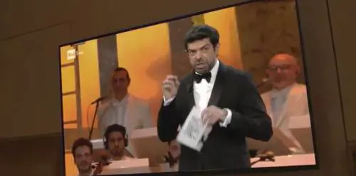 Sanremo, il "gnigni" di Pierfrancesco Favino in diretta