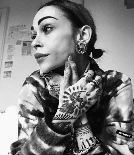 Uomini e Donne, Valentina Dallari torna su Instagram e abbozza un sorriso