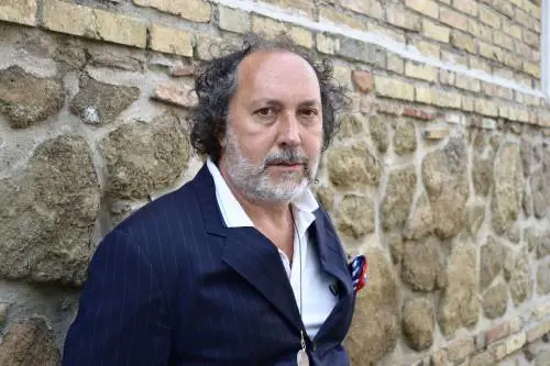 "Di destra o di sinistra, i politici non sono sexy.  Io amo l'amore carnale"