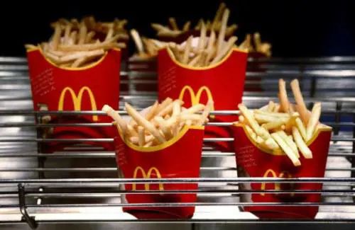 Le patatine sono fredde e spara al McDonald's