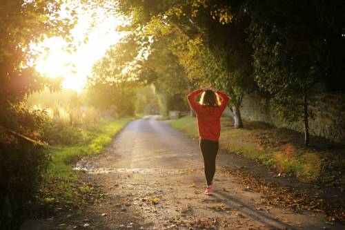 Walking mattutino, i benefici per la salute e per la mente