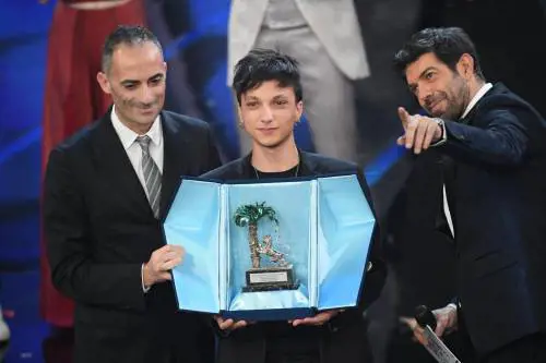 Sanremo, Ultimo trionfa tra i Giovani