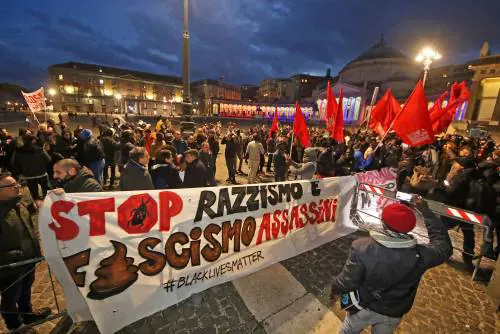 Macerata assediata dai girotondi antifascisti