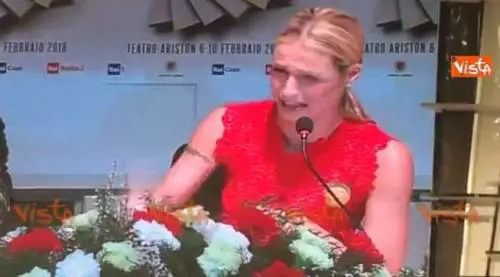 Sanremo, Hunziker in lacrime dopo i complimenti di Baglioni