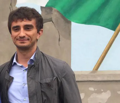 Il delirio del prof a lezione: "FdI fascista". Scoppia la bufera