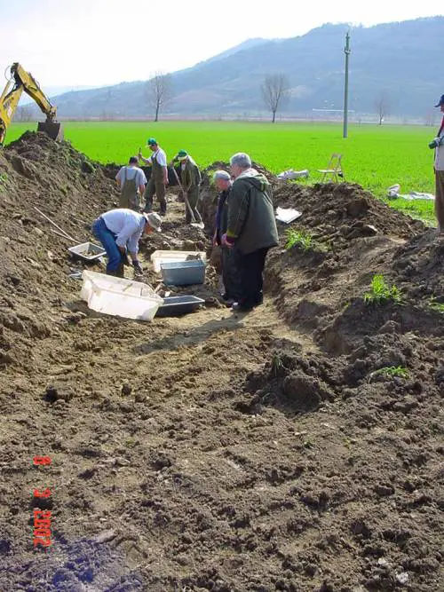 La foiba nascosta per 60 anni Nelle foto l'orrore partigiano