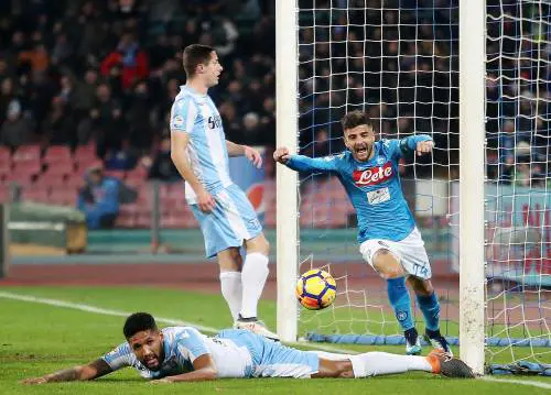 È tornato il Napoli show Quattro gol alla Lazio per riprendersi la vetta