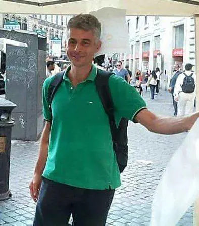 Un No vax con Zingaretti: "Se vinco, soldi a chi non vaccina i figli"