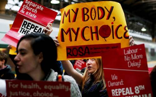 Le donne convertono l'Irlanda: libertà di aborto più vicina