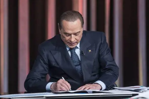 Il Cav a "dieta": niente cedole dalle sue holding