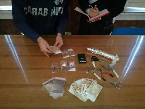 Roma, spacciavano shaboo in strada: in manette sette filippini
