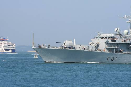 Il Regno Unito sfida Pechino: nave da guerra nel Mar Cinese