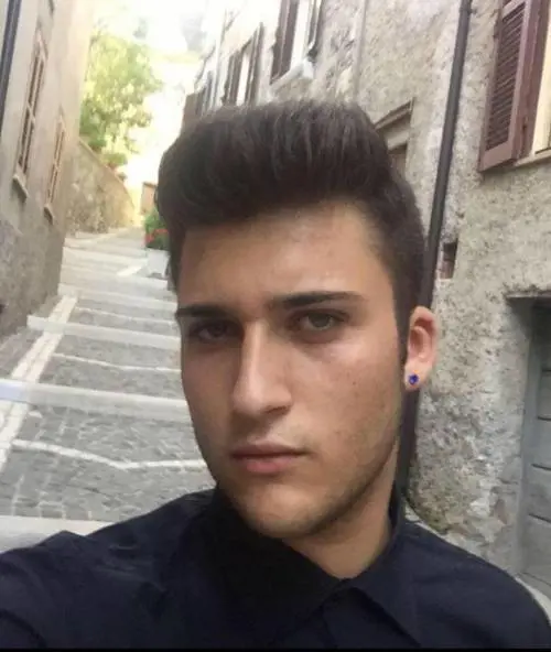 Il ragazzo eroe che salva il bimbo in metropolitana