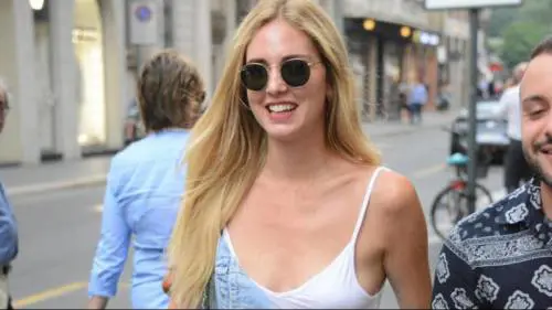 La Ferragni rinuncia all'Oscar: complicazioni della gravidanza