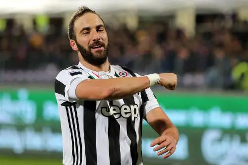 Higuain risponde ai critici: "Facile parlare seduti sul divano"