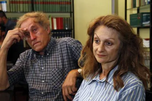 "Genitori troppo vecchi": via la figlia