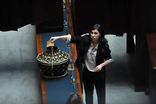 M5S, ecco la chat che inchioda Giulia Sarti e le pressioni di Casalino