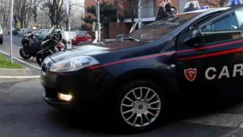 Picchia e stupra la fidanzata per tutta la notte: arrestato ecuadoriano
