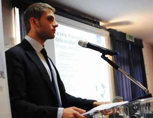 Caso rifiuti, tegola per il Pd. Cade la testa di De Luca jr