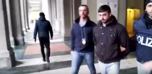 Piacenza, ecco il terzo arresto: 22enne si consegna in questura