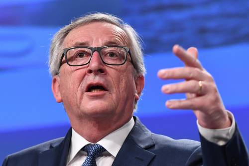 Brexit, Juncker frena la May: "L'accordo con l'Ue lontano"