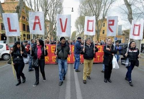 Ecco le urgenze che gli italiani chiedono alla politica: al primo posto c'è il lavoro