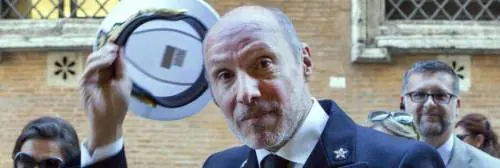Sea Watch, il comandante De Falco: "Gli Schettino a bordo? No, erano a Roma…"