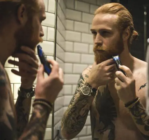 Da imbranato a super modello grazie alla barba e tanto sport