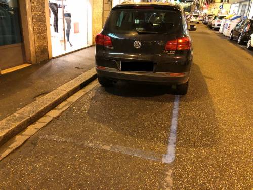 L'auto di Agnese Renzi tra ztl e parcheggi gratuiti