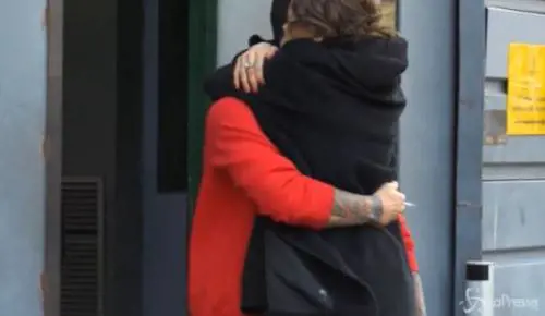 Fabrizio Corona esce dal carcere, i fan: "Sei un mito". Lui risponde: "Lo so"