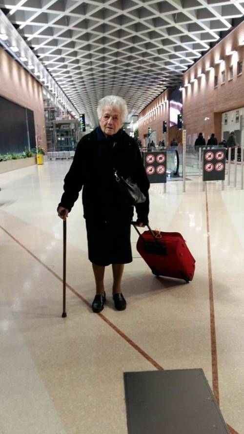 Nonnina di 93 anni va in Kenya: sarà volontaria in un orfanatrofio