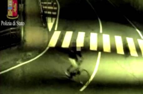 Ecco il video che incastra l'aggressore di Firenze