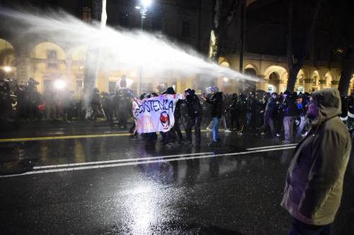 Ancora violenza antifascista: tafferugli al corteo a Torino