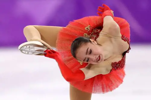 Zagitova campionessa olimpica a 15 anni. Quinta Carolina Kostner