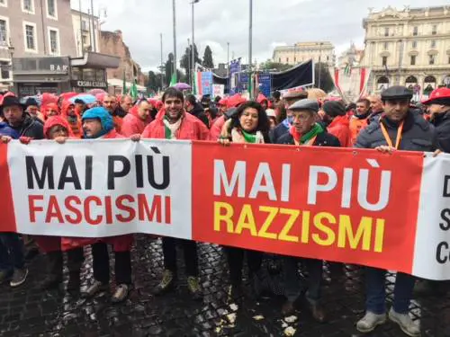 Amnesty si schiera con l'Anpi per controllare i poliziotti