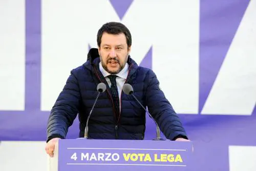 Salvini in piazza Duomo a Milano