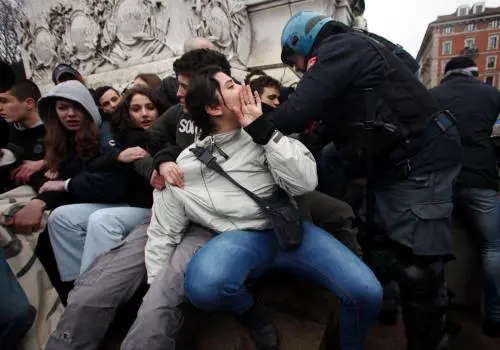 Città blindate, botte a Milano Liberi i picchiatori di Palermo