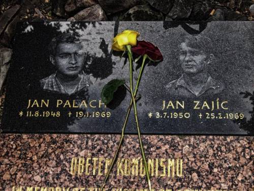 Jan Palach, cinquant'anni dopo il mondo ricorda i martiri della primavera di Praga