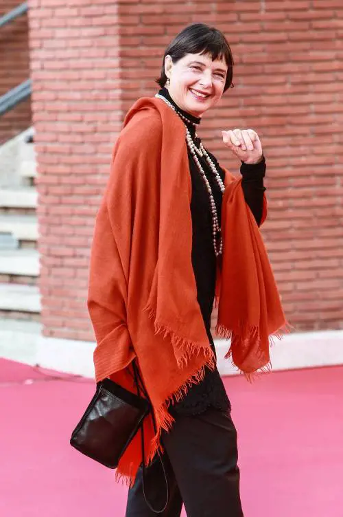 Isabella Rossellini: "Stuprata a quindici anni"