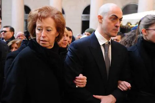 Grande folla al funerale di Moratti
