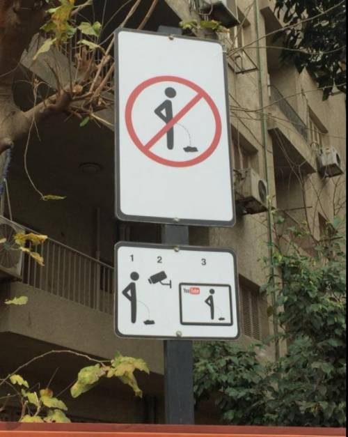 Al Cairo arrivano le telecamere per fermare chi urina per strada