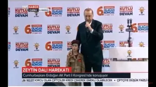 Erdogan: "Se morirai, sarai martire" e la bambina piange