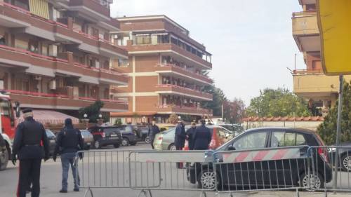 Carabiniere spara alla moglie e si barrica in casa con le figlie