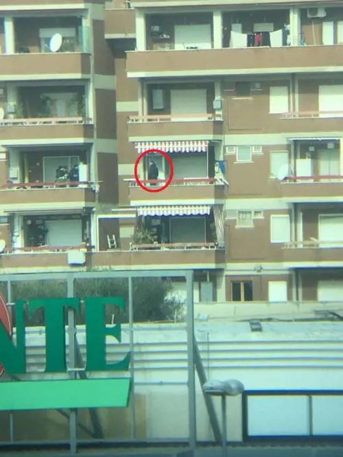 Latina, nove ore di trattativa da balcone a balcone
