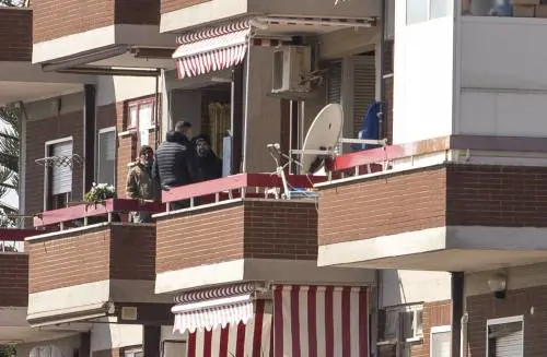 Latina, la trattativa da balcone a balcone