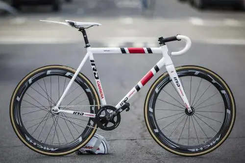 Stile, tecnologia e sogno: la bici "strega" la Triennale