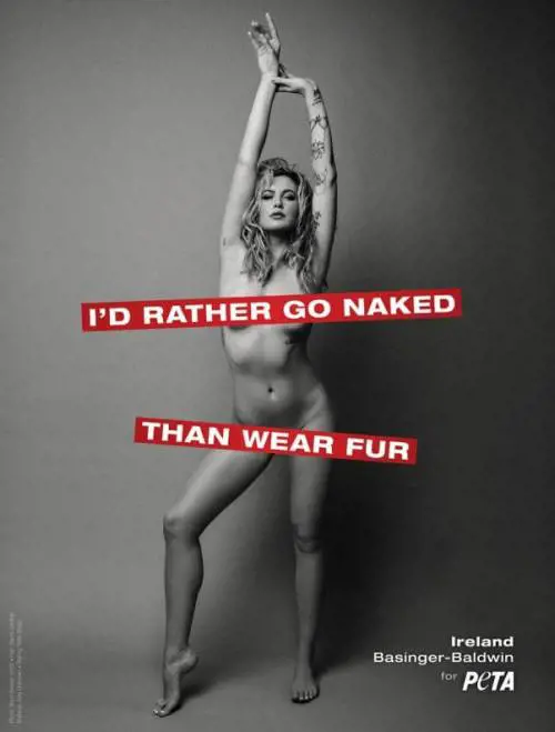 Ireland Baldwin nuda per la Peta