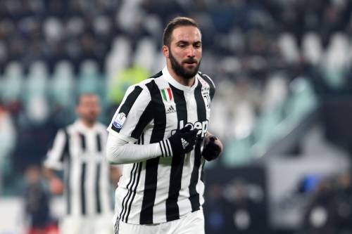 Adesso nella Juve è allarme Higuain. Rischia di saltare anche il Tottenham