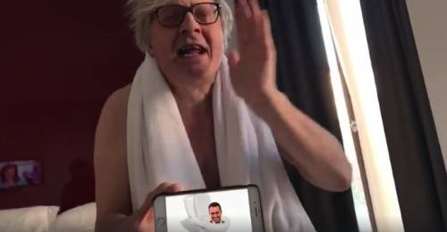 Elezioni, Sgarbi attacca Di Maio: "He's a shit, fa solo ca..."