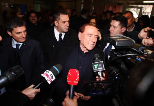 Berlusconi: "Alle urne? Rischio democratico Pd sostenga il nuovo governo"